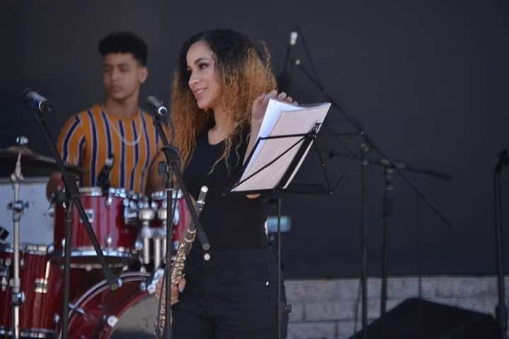 Hannah Kerchhoff performing live