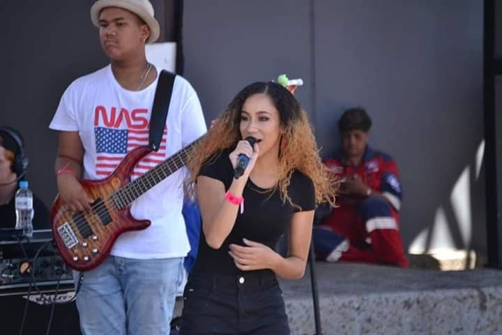 Hannah Kerchhoff performing live