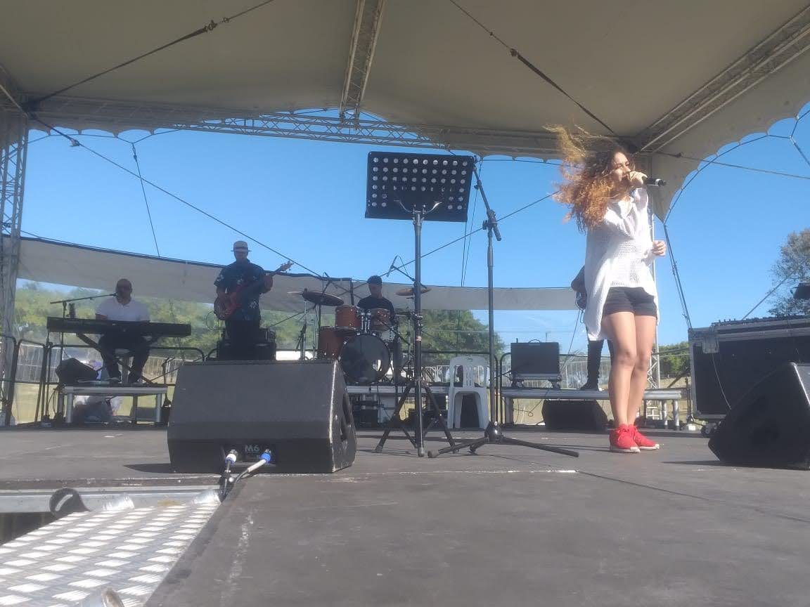 Hannah Kerchhoff performing live