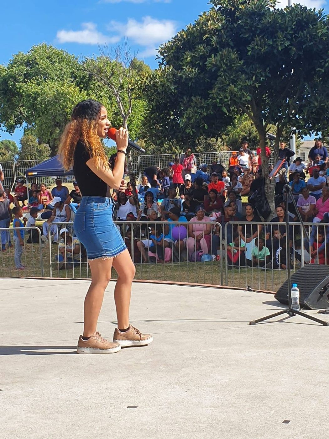 Hannah Kerchhoff performing live