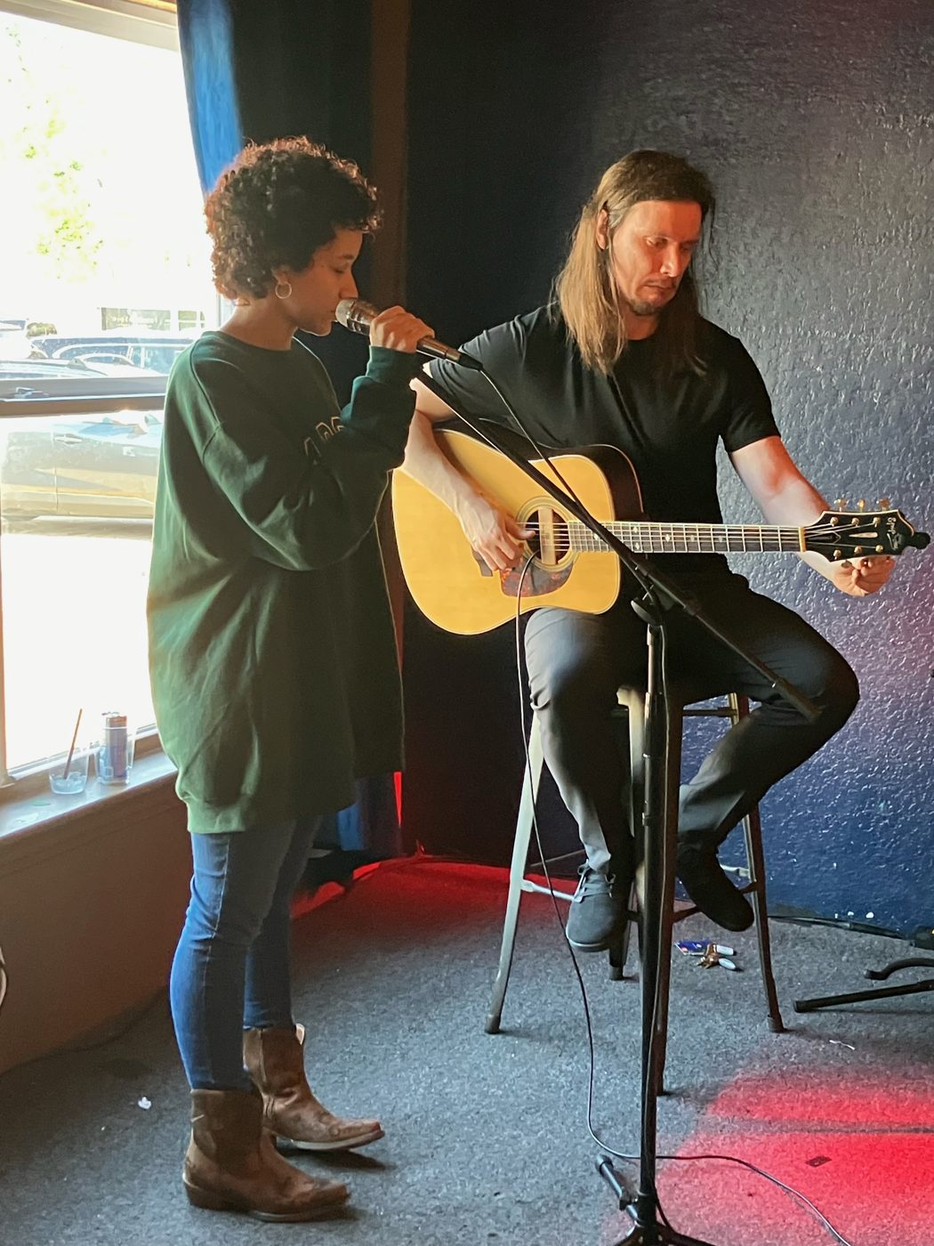 Hannah Kerchhoff performing live