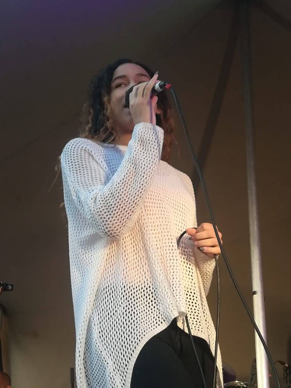 Hannah Kerchhoff performing live